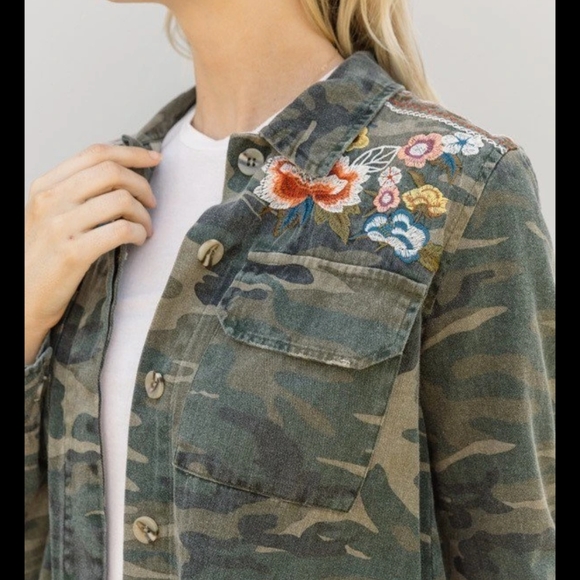 Nwt Mystree Embroidered Distressed Camo 